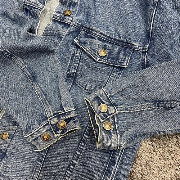 Cabela’s cotton blue denim jean long sleeve button down jacket coat size M - Picture 12 of 17